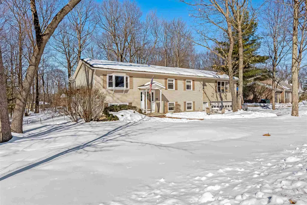 418 Oak Circle Colchester VT 05446