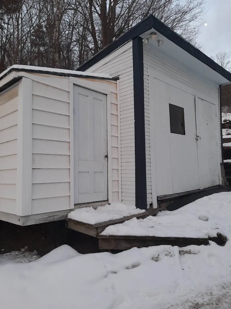 161 River Road St. Johnsbury VT 05819