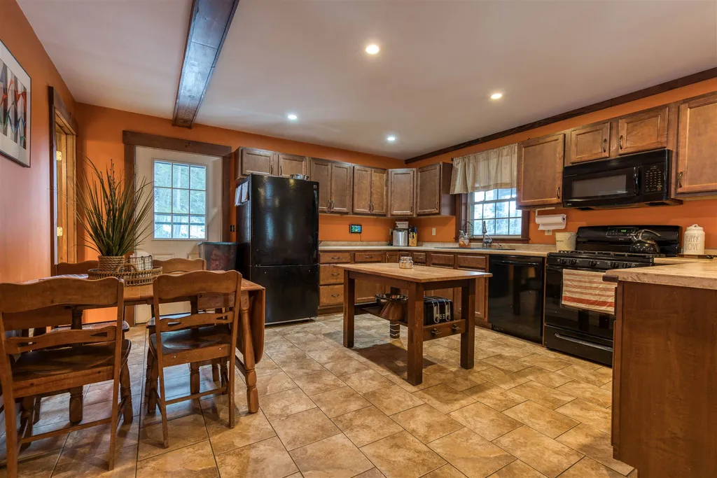 33 Barber Lane Hartland VT 05048