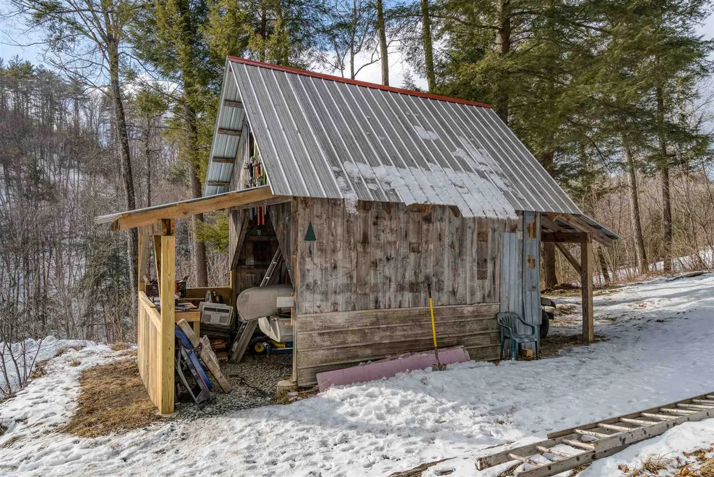 33 Barber Lane Hartland VT 05048