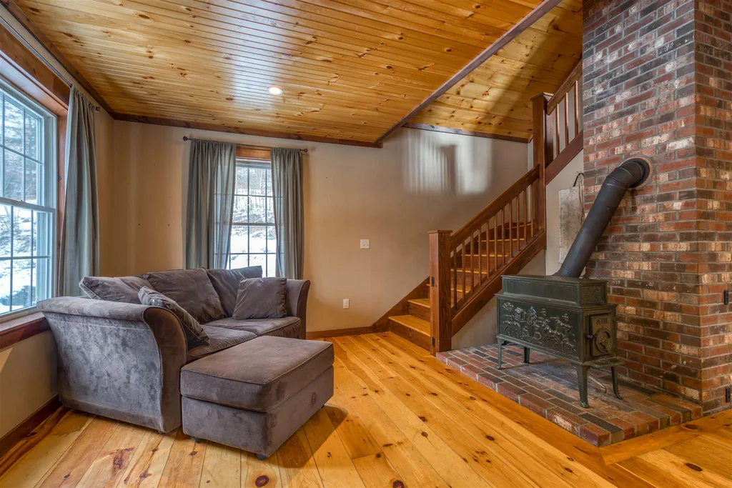 33 Barber Lane Hartland VT 05048