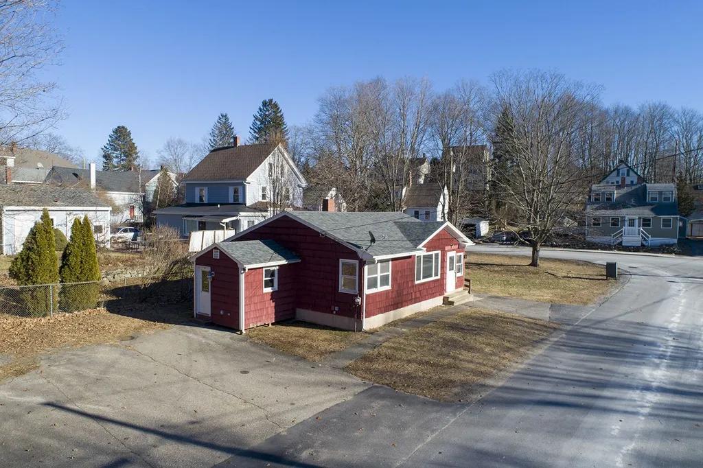 2 Pine Street Newmarket NH 03857