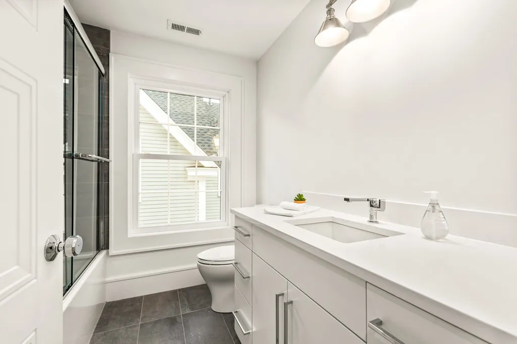 27 Elwyn Avenue Portsmouth NH 03801