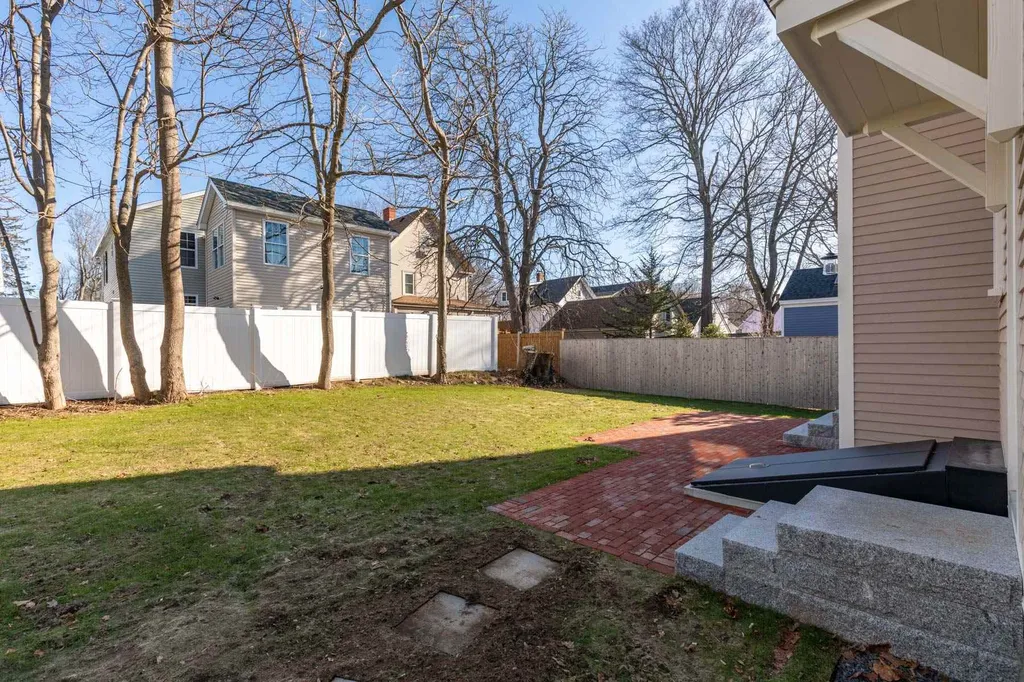 27 Elwyn Avenue Portsmouth NH 03801