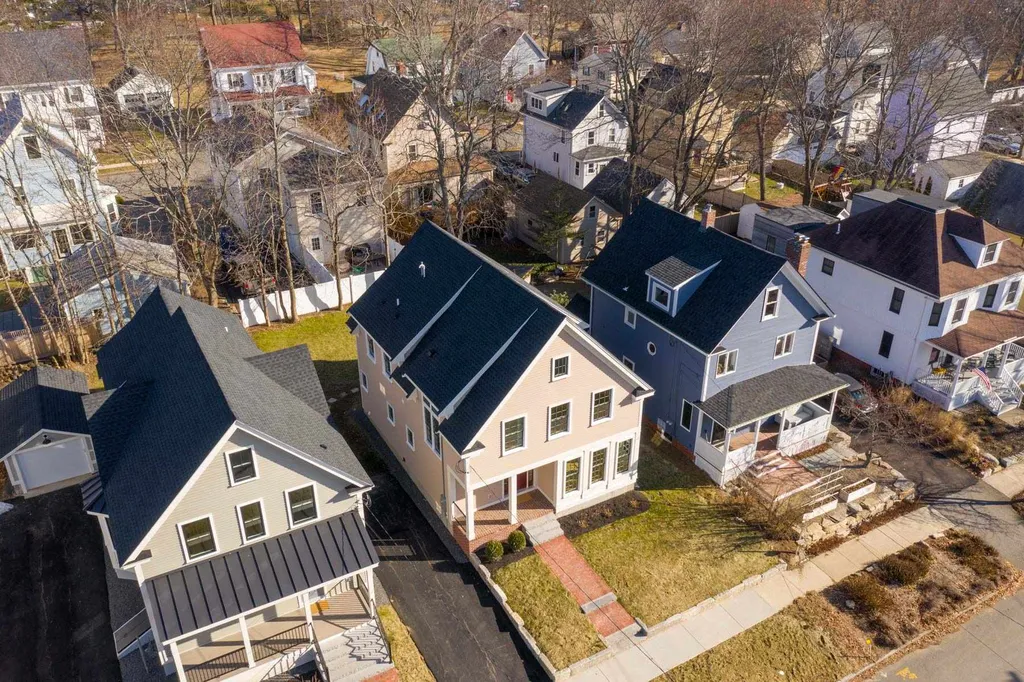 27 Elwyn Avenue Portsmouth NH 03801