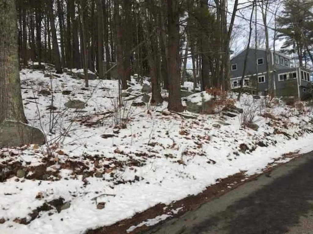 16 Varney Point Road Right Gilford NH 03249