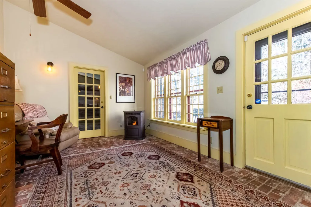 8 Sarah Paul Hill Madbury NH 03823