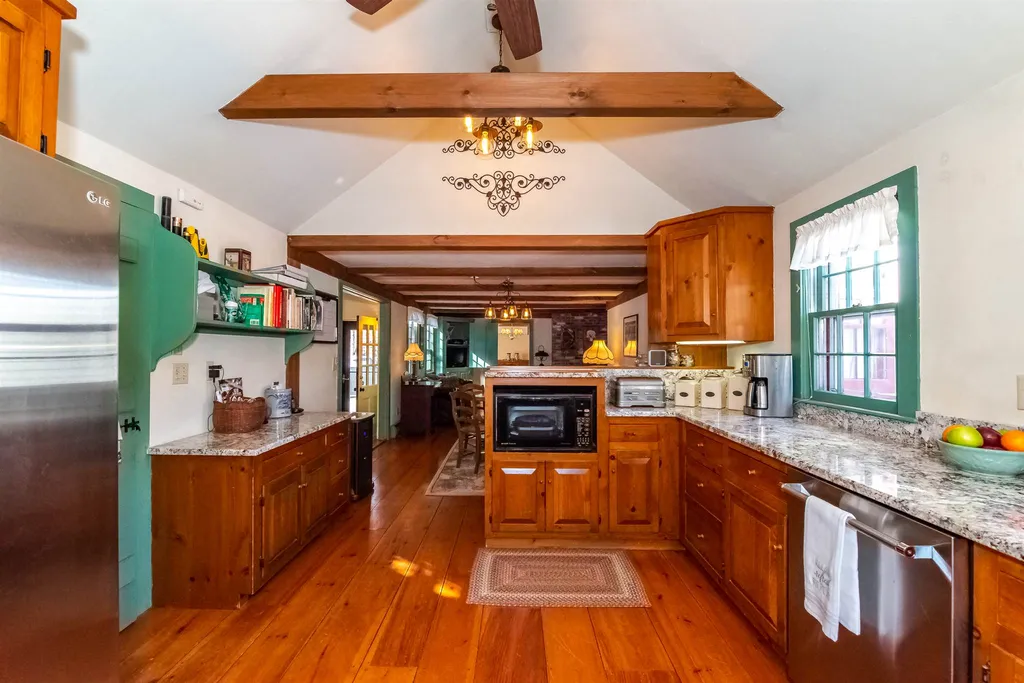 8 Sarah Paul Hill Madbury NH 03823