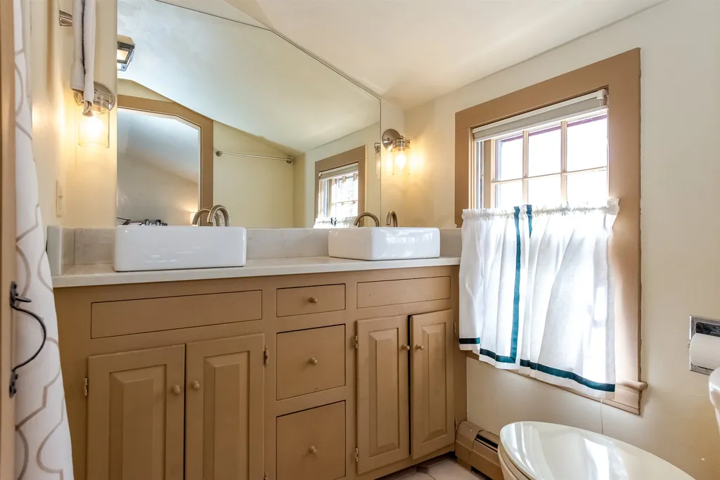 8 Sarah Paul Hill Madbury NH 03823
