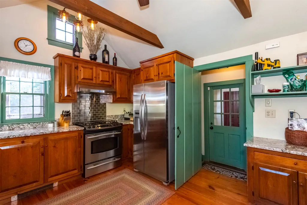 8 Sarah Paul Hill Madbury NH 03823