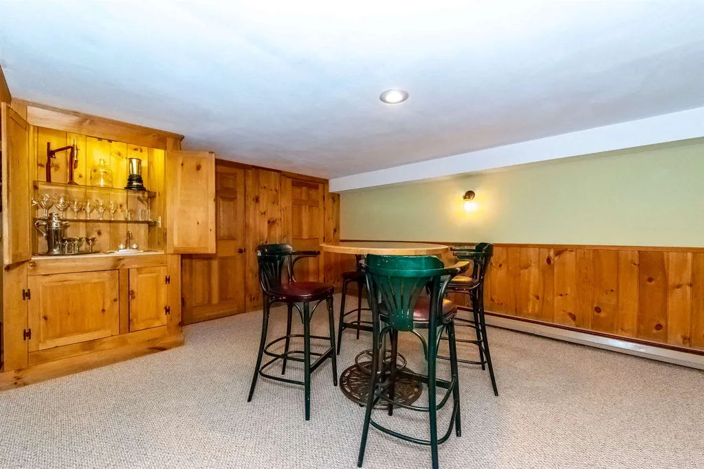 8 Sarah Paul Hill Madbury NH 03823