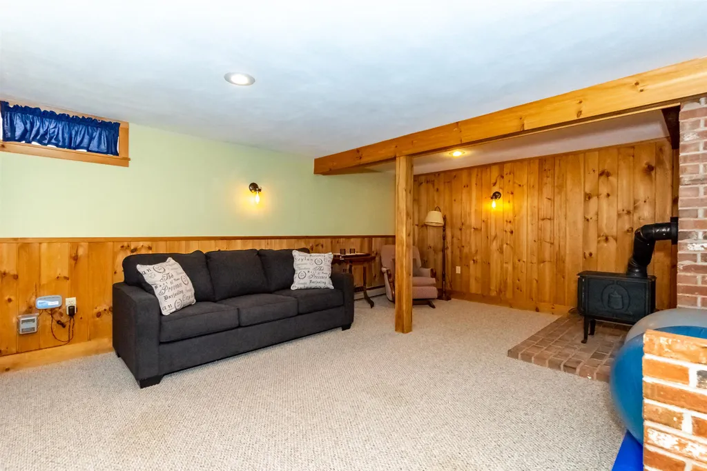 8 Sarah Paul Hill Madbury NH 03823