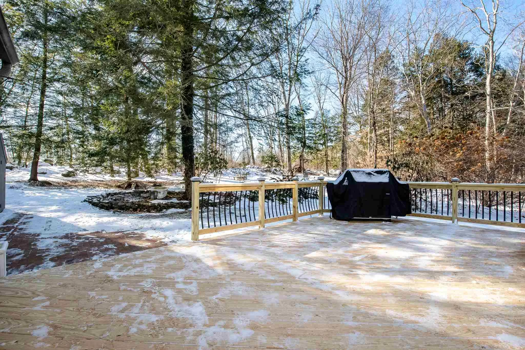 8 Sarah Paul Hill Madbury NH 03823