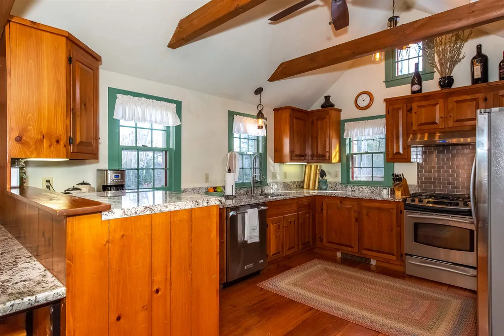 8 Sarah Paul Hill Madbury NH 03823