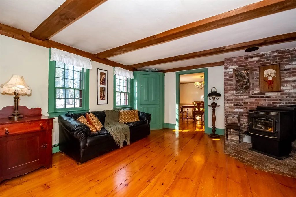 8 Sarah Paul Hill Madbury NH 03823