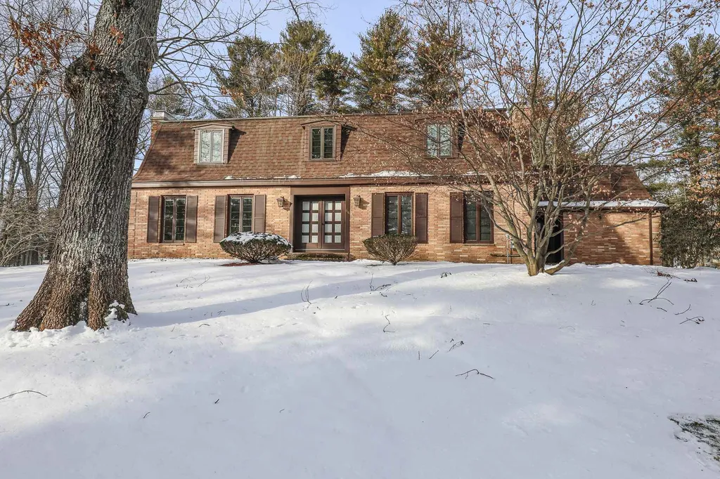 44 Scott Avenue Nashua NH 03062