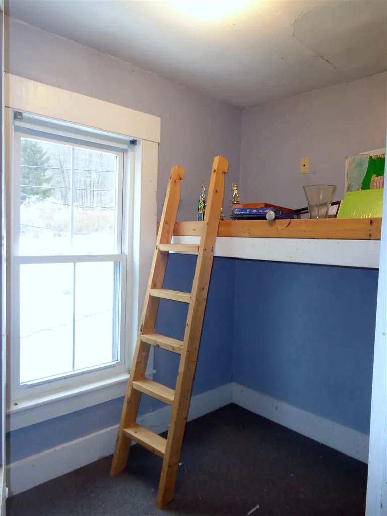 18 Winter Street Bristol NH 03222
