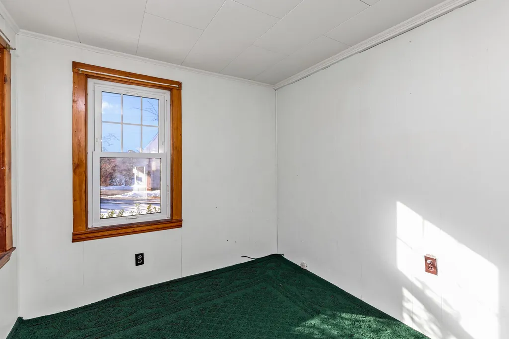 12 Lilac Lane Eliot ME 03903