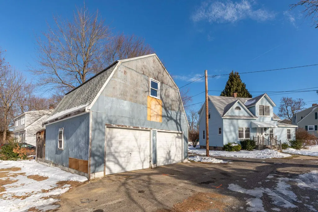 12 Lilac Lane Eliot ME 03903