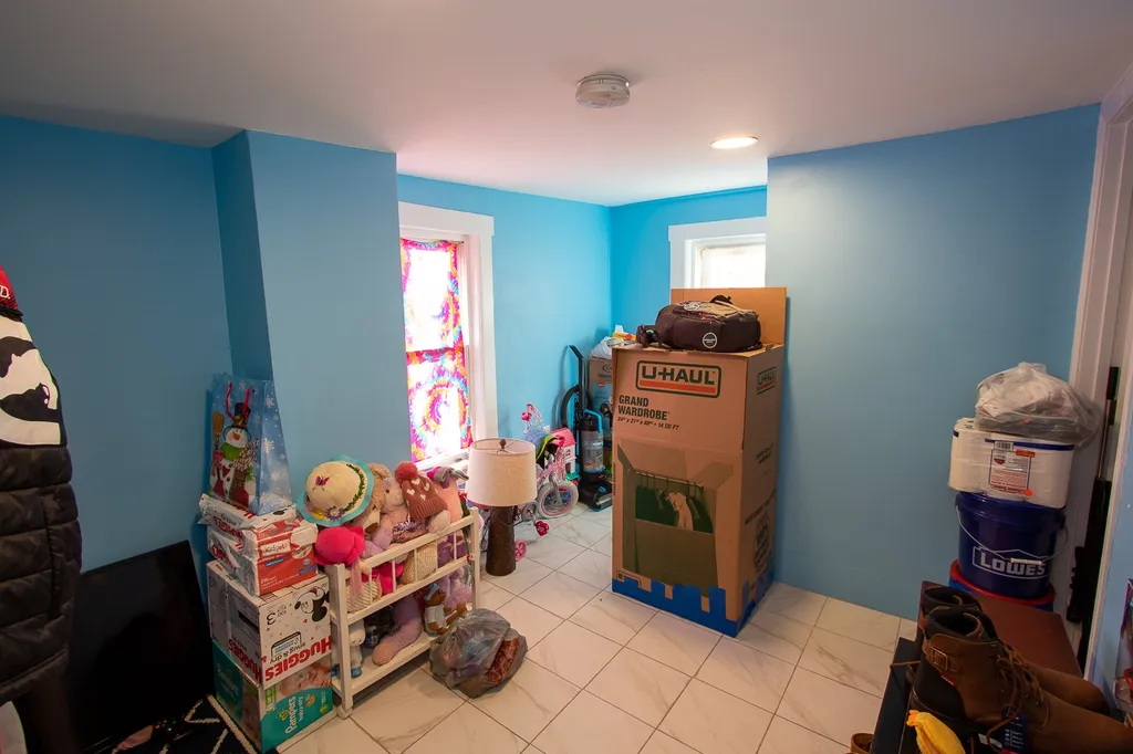 16 Holmes Street Nashua NH 03060