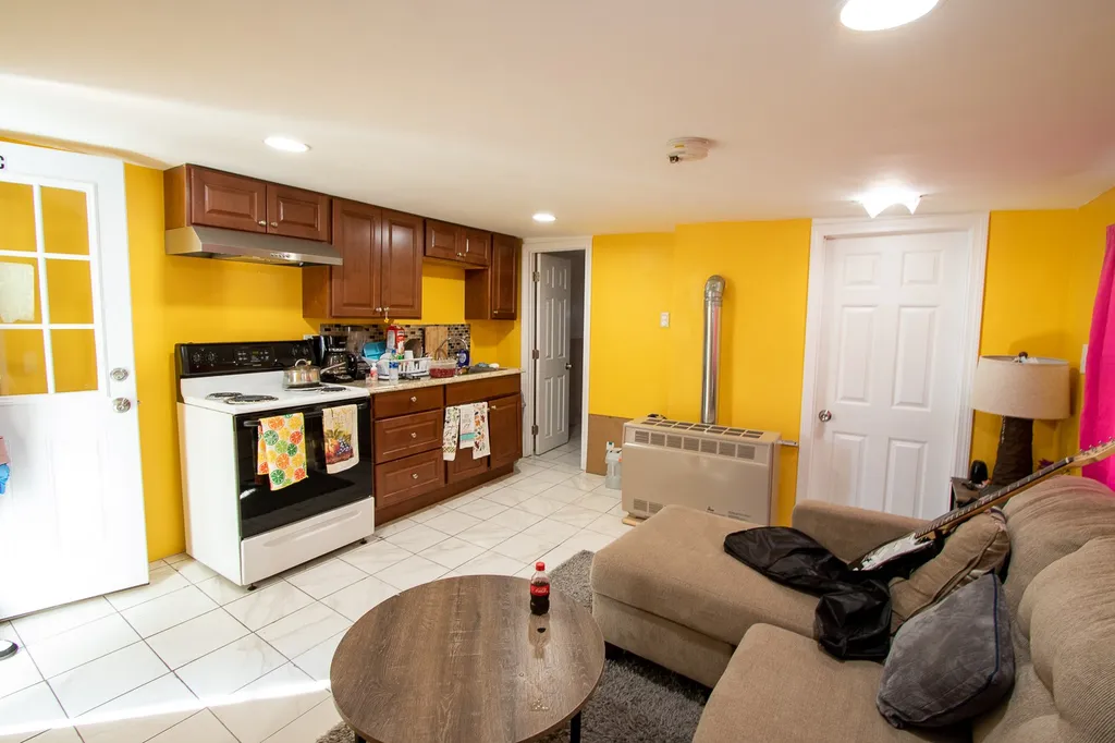 16 Holmes Street Nashua NH 03060
