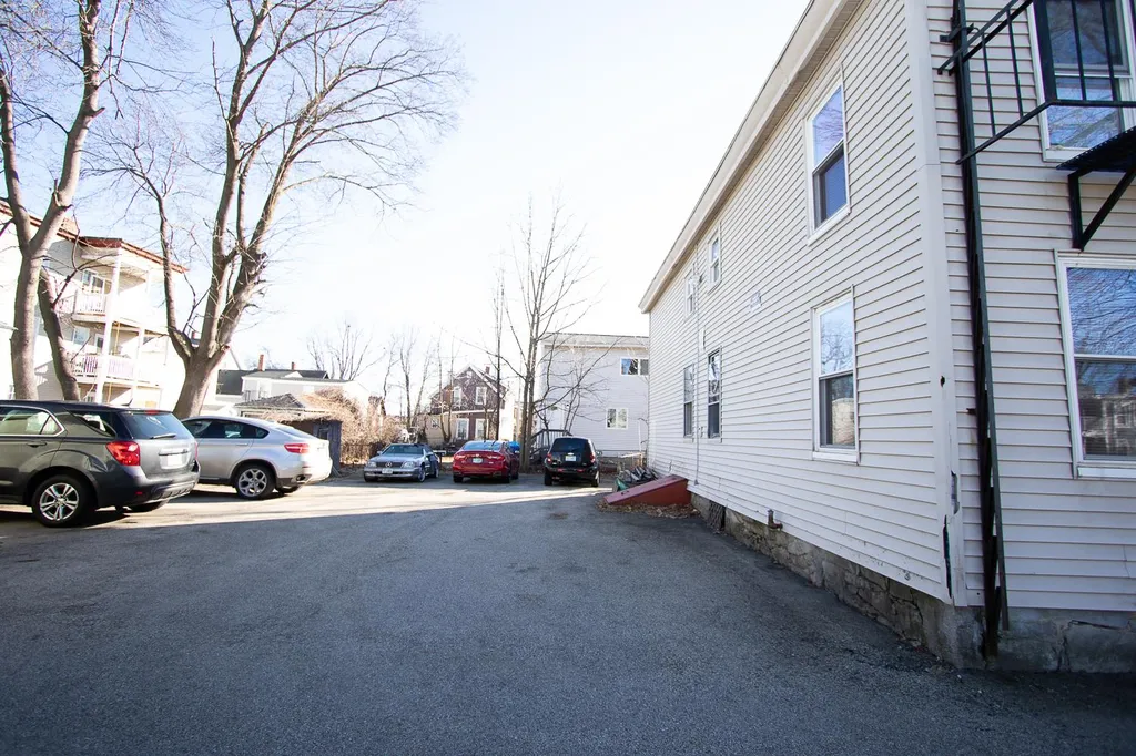 16 Holmes Street Nashua NH 03060