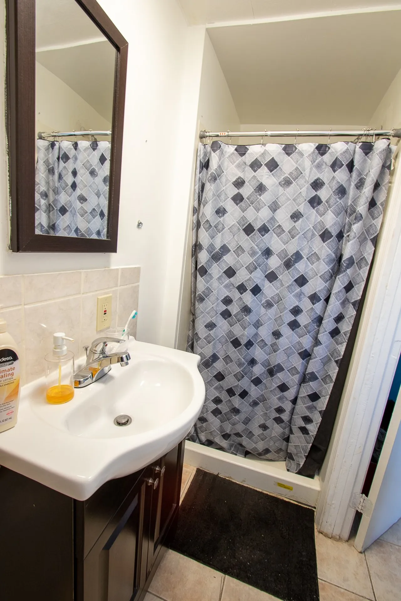 16 Holmes Street Nashua NH 03060
