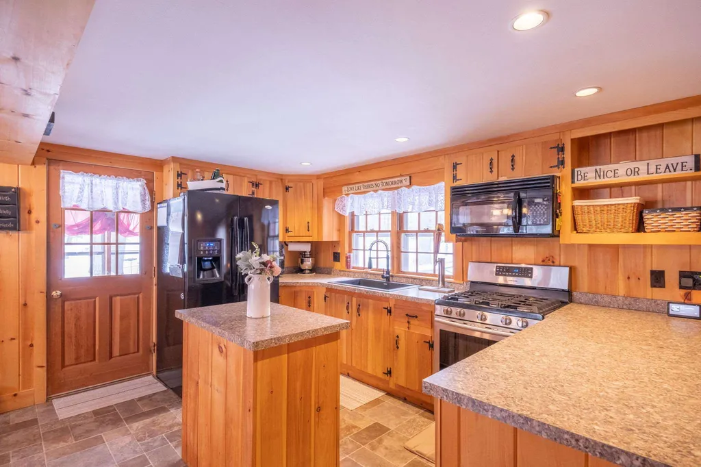 414 Wiggin Road Danbury NH 03230