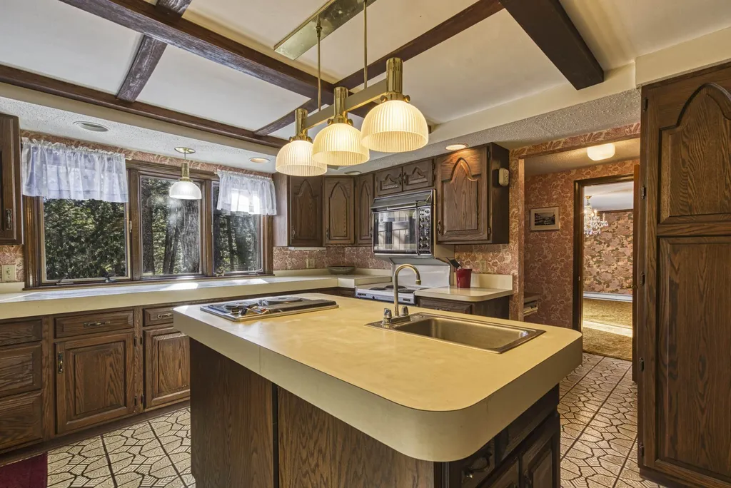 65 Anderson Pond Road Grantham NH 03753