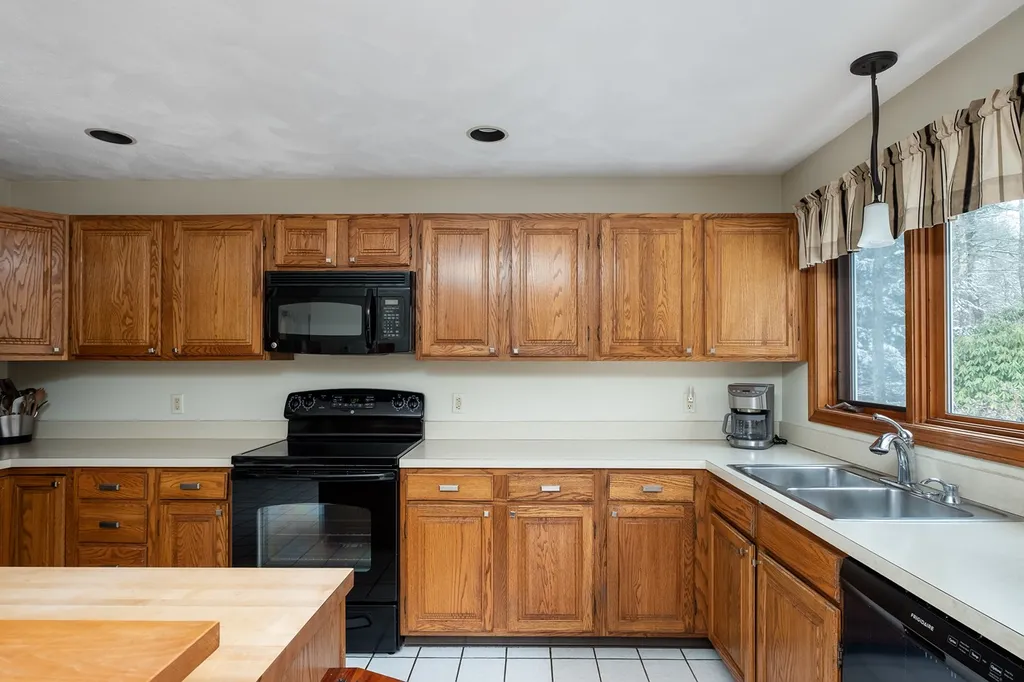 3 Pine Court Newfields NH 03856