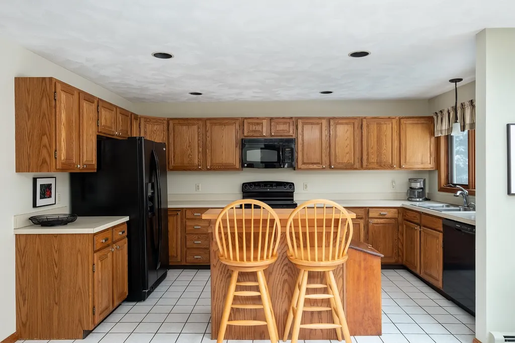3 Pine Court Newfields NH 03856