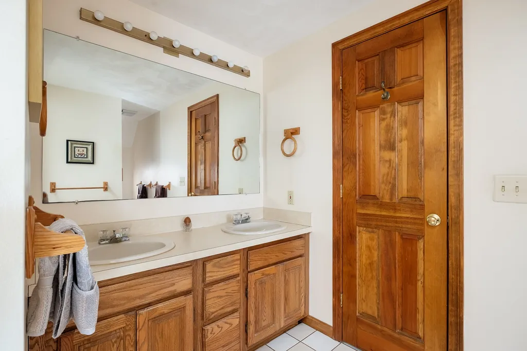 3 Pine Court Newfields NH 03856