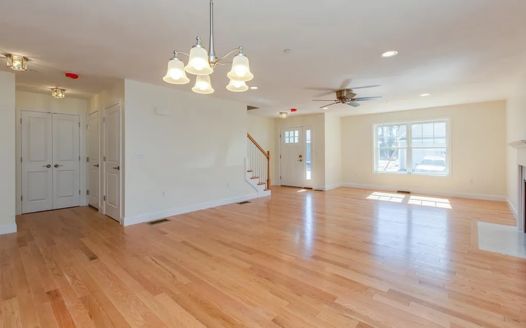 13 Redwood Road Pelham NH 03076