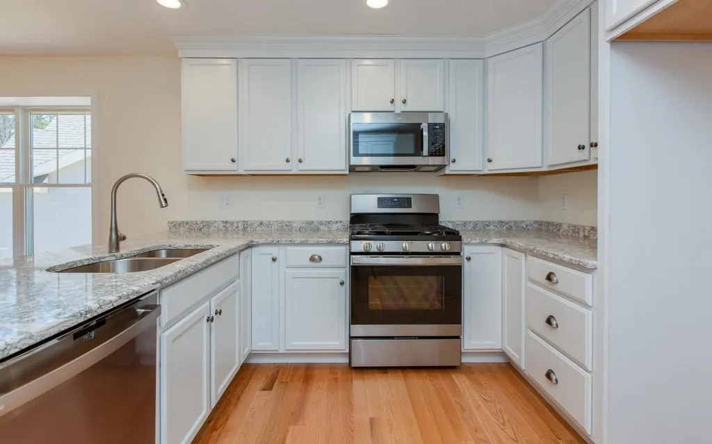 13 Redwood Road Pelham NH 03076