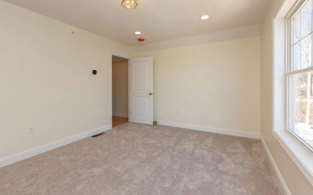 13 Redwood Road Pelham NH 03076