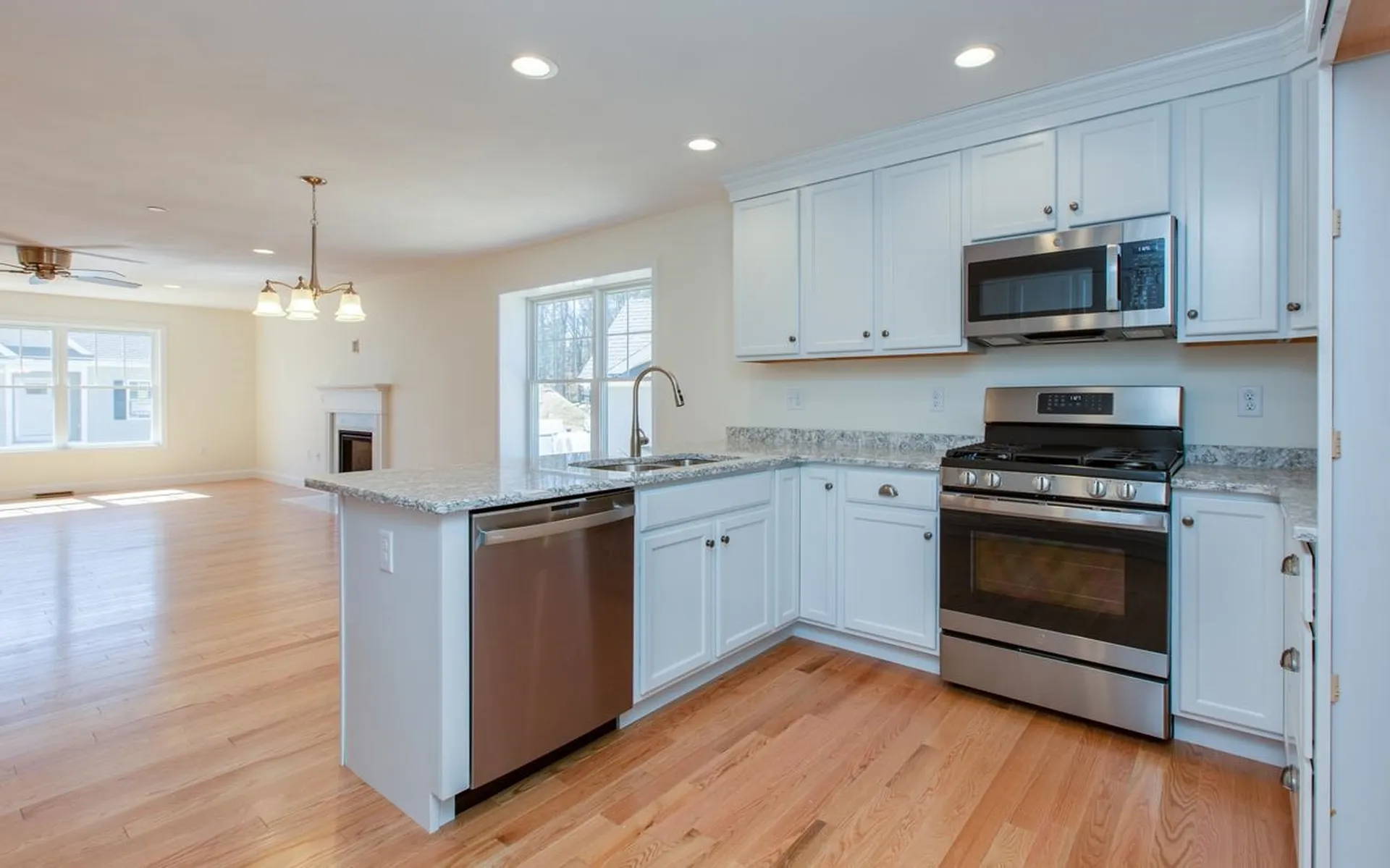 13 Redwood Road Pelham NH 03076