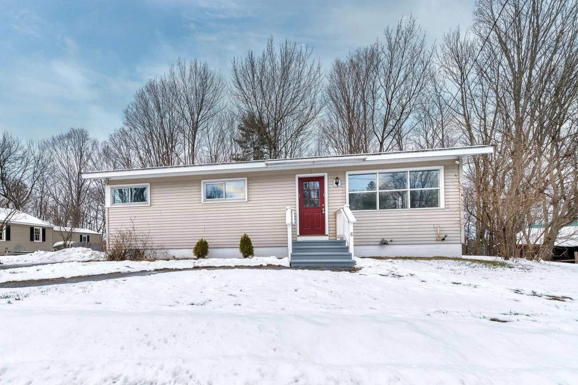 8 Prospect Street Hillsborough NH 03244