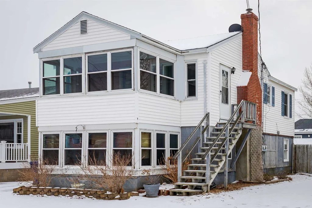 11 Tuttle Avenue Hampton NH 03842