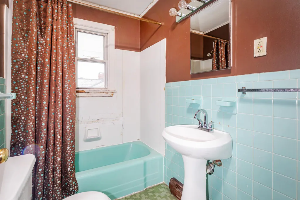 11 Tuttle Avenue Hampton NH 03842