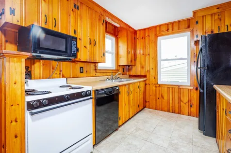 11 Tuttle Avenue Hampton NH 03842