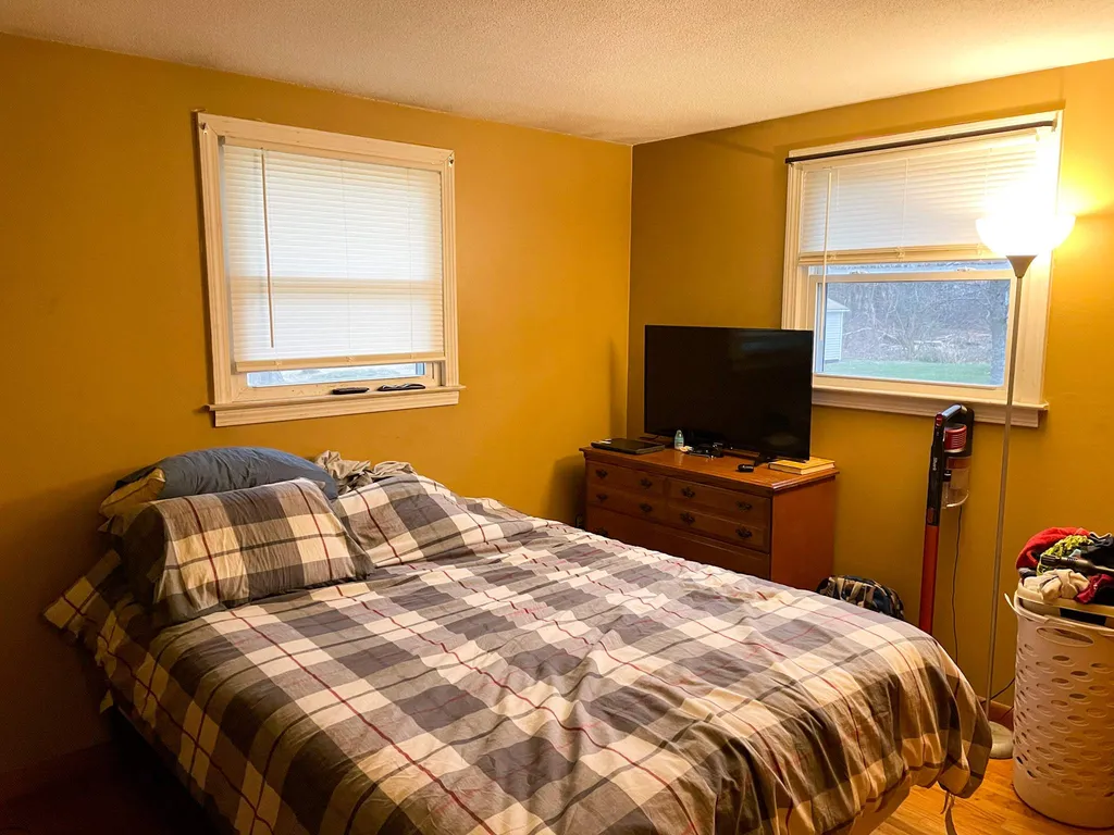 8-10 Hurley Street Hudson NH 03051