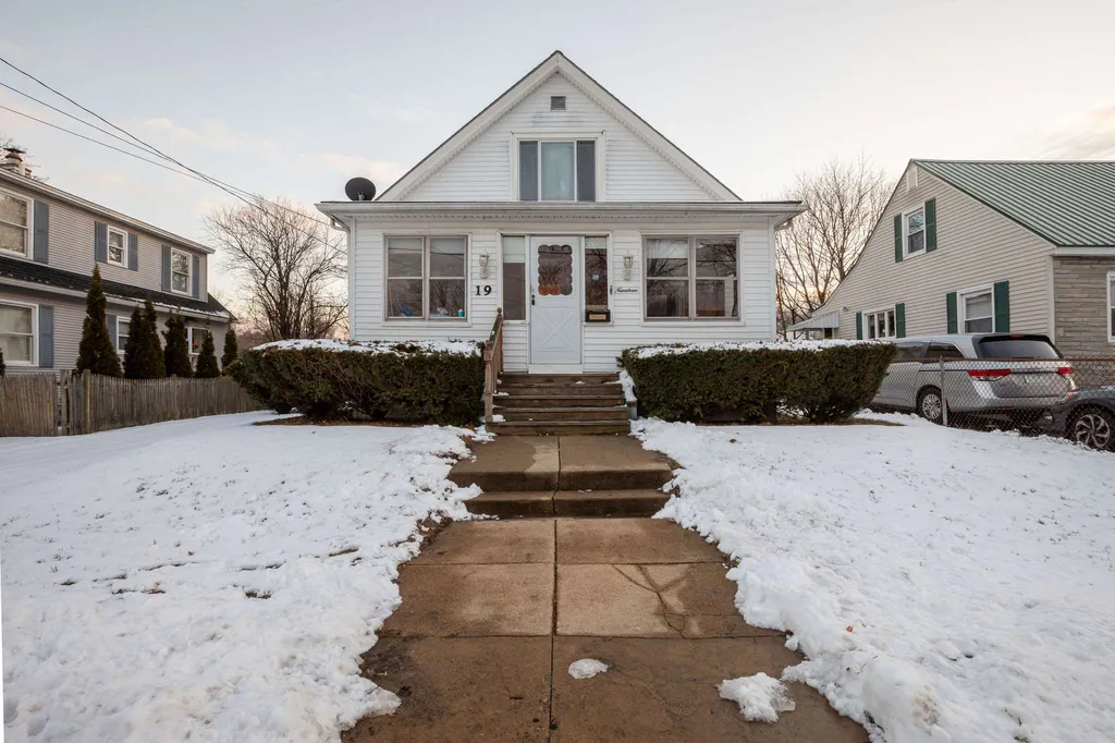 19 Johnson Street Manchester NH 03103