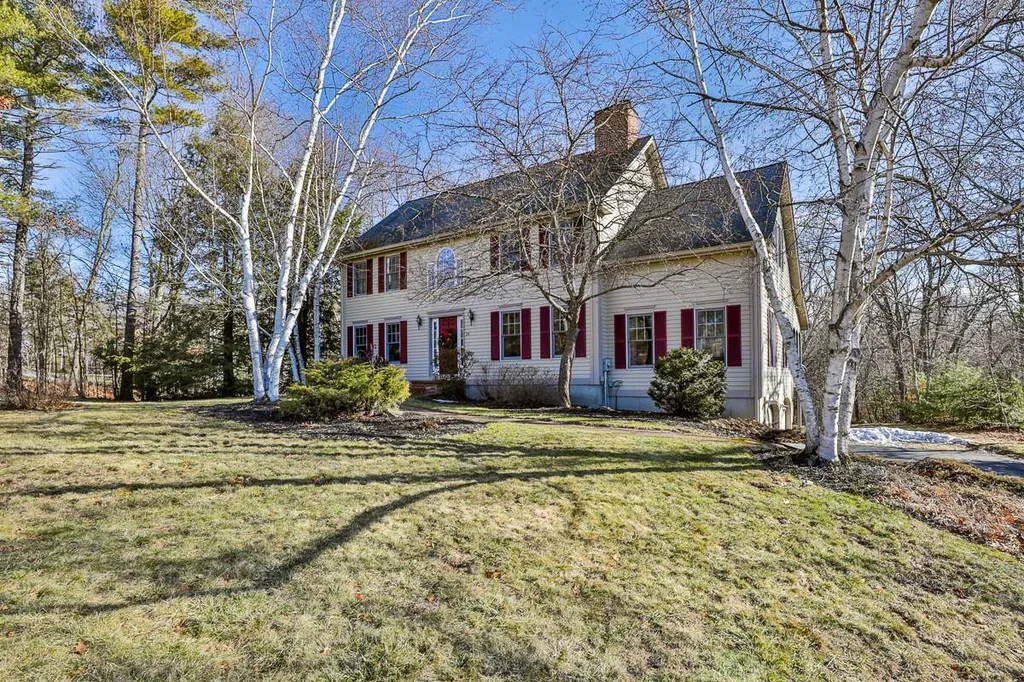 24 Wood Hill Drive Auburn NH 03032