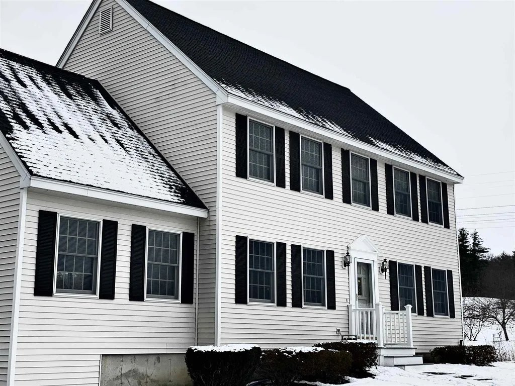 16 Trishas Way Stratham NH 03885