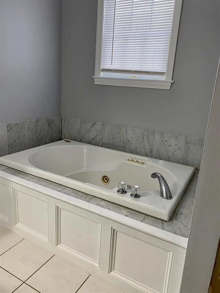 16 Trishas Way Stratham NH 03885