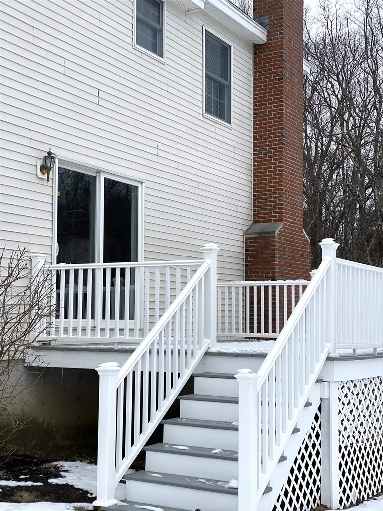 16 Trishas Way Stratham NH 03885