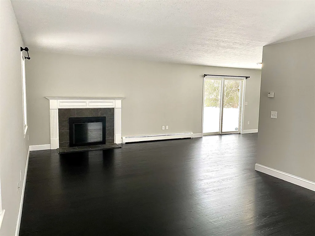 16 Trishas Way Stratham NH 03885