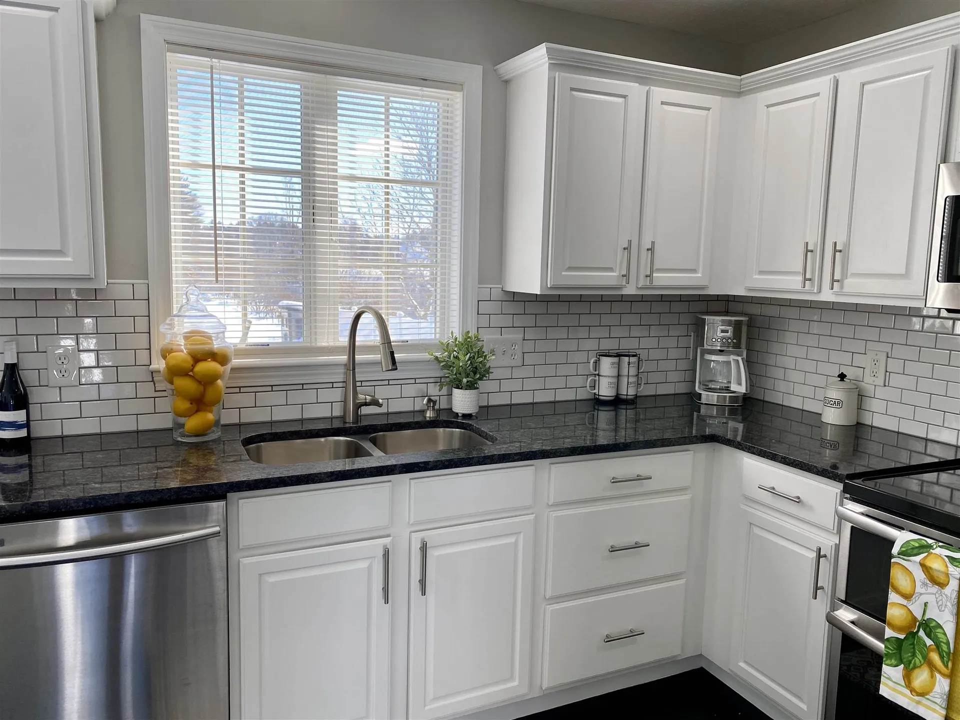 16 Trishas Way Stratham NH 03885