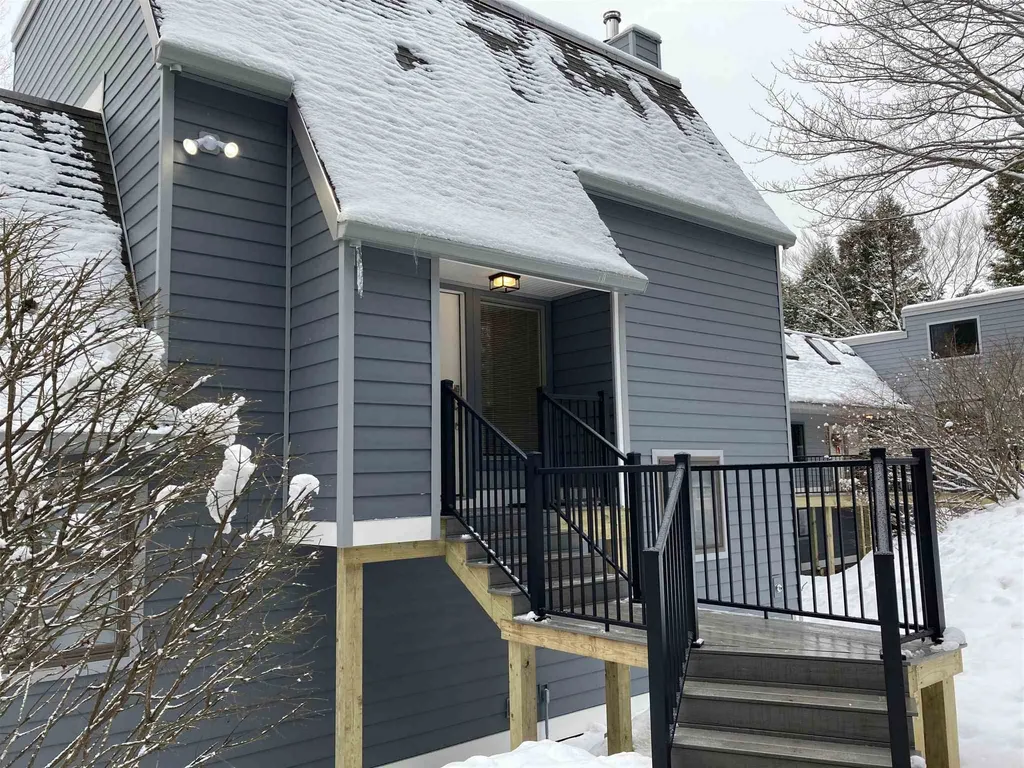 105 Williams Lane Hartford VT 05059