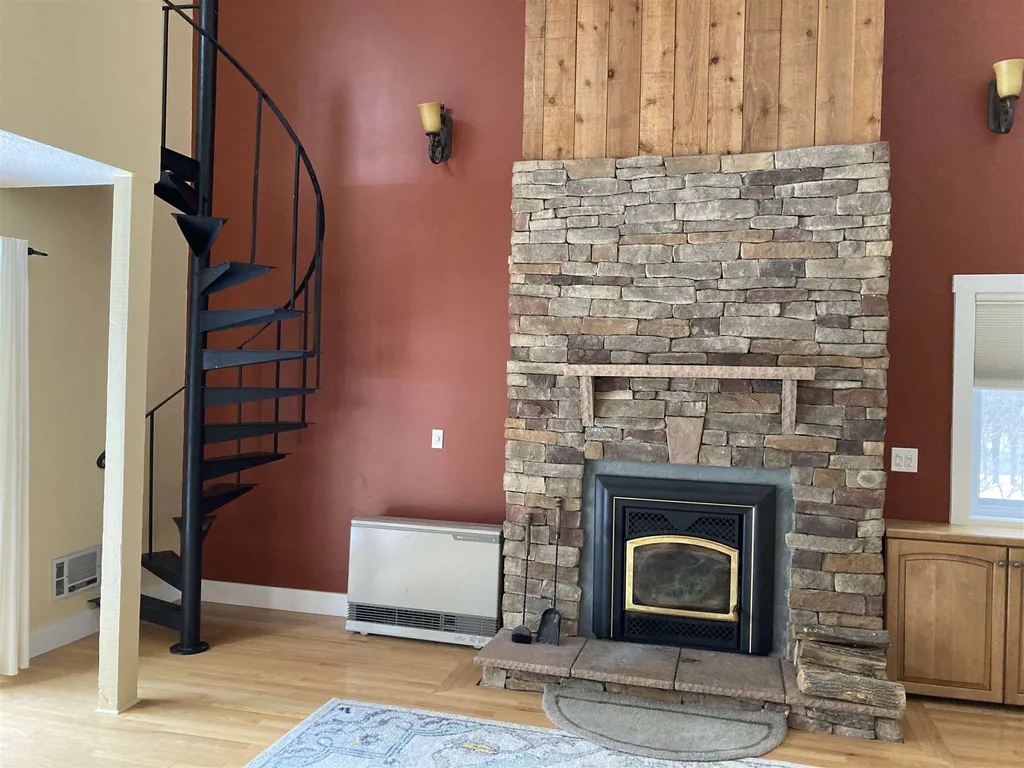 105 Williams Lane Hartford VT 05059
